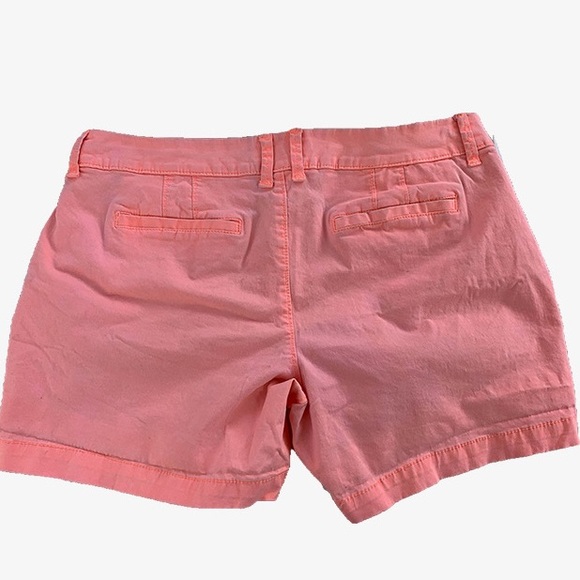 Bundle of 2 Pairs of Old Navy 5” Everyday Short - Picture 10 of 13